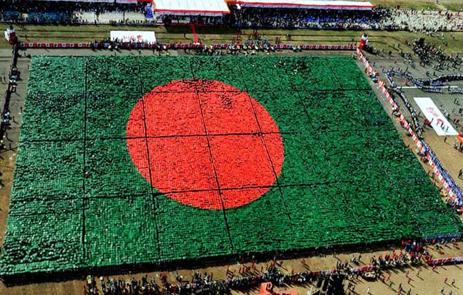 Bangladesh hits world`s largest human flag record